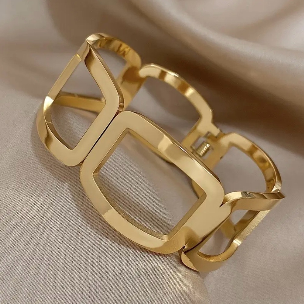 GOLD PLATED HINGED HOLLOW SQUARE BUCKLE LINK CHAIN WIDE BRACELET - Picture 2 of 4